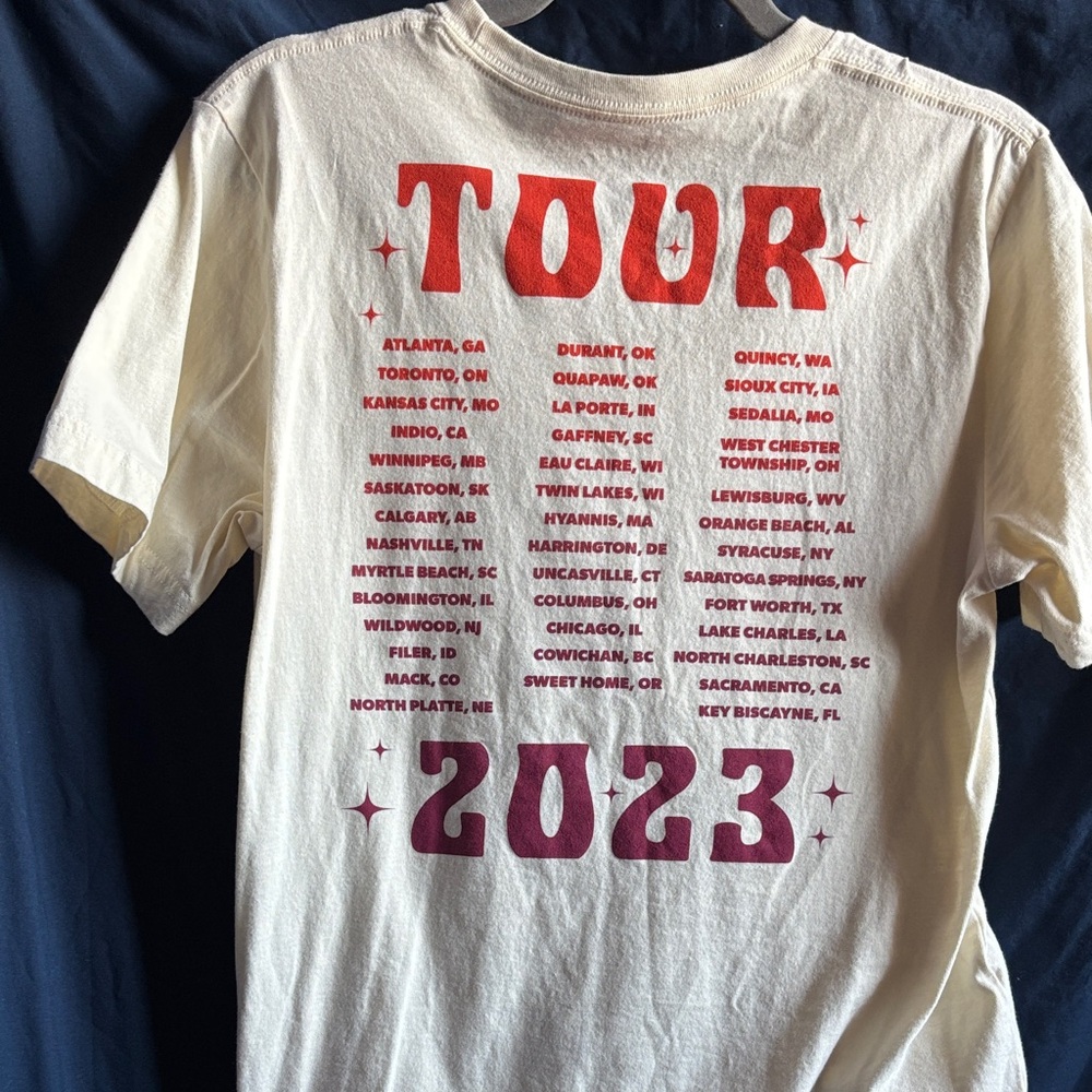 Lainey Wilson Cream Graphic Concert Tour 2023 Medium Tee - Picture 6 of 10